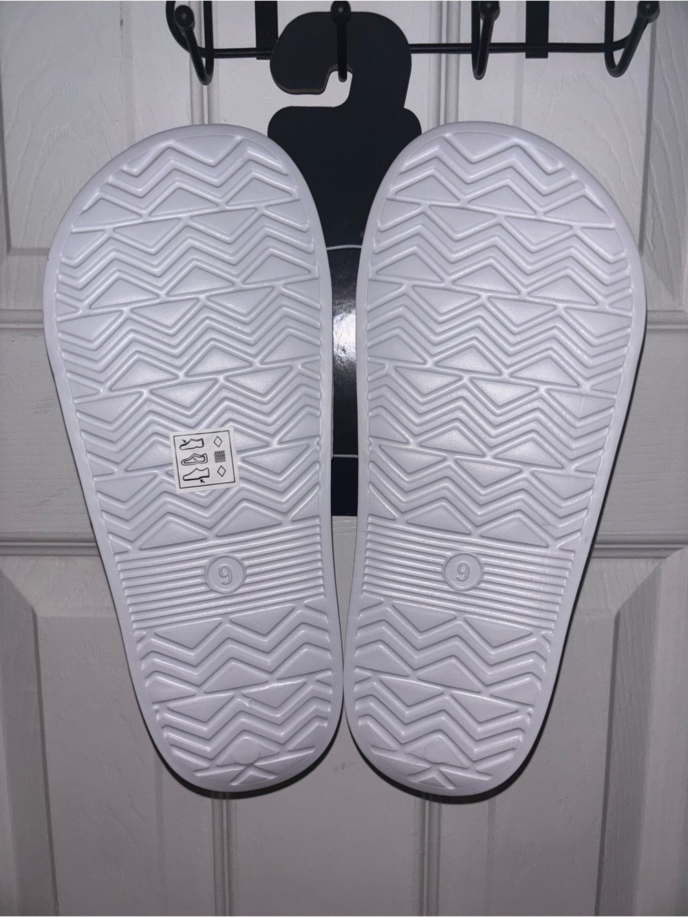 Ed Hardy White Slides with Red & Teal Koi Graphic NWT SIZE 9 - Picture 6 of 9